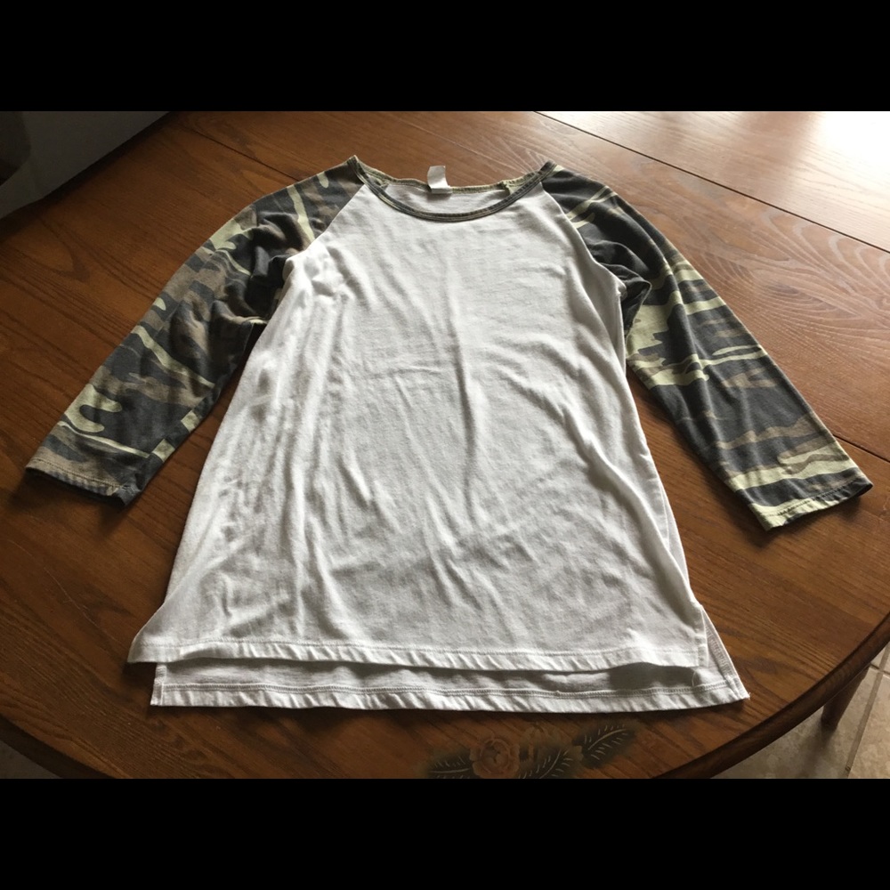 Hybrid. Medium. White with camouflage sleeves.